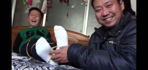 自己挠自己脚心视频,揭秘个人放松新姿势